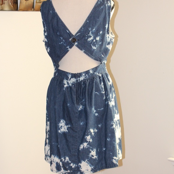 Forever 21, Acid wash denim open back 90's dress - Picture 4 of 8